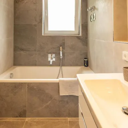 Sweethome - Dah03 - Luxus Pur Apartment, Kueche, Tv